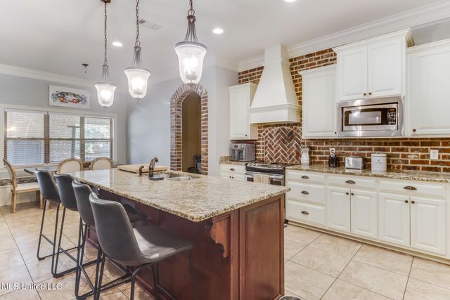 8112 Clamshell Avenue, Ocean Springs, MS 39564