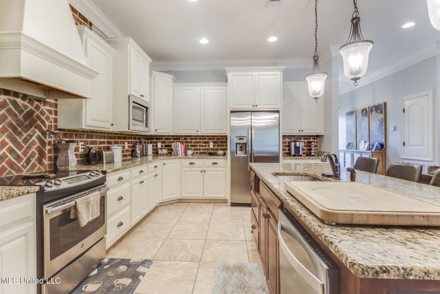 8112 Clamshell Avenue, Ocean Springs, MS 39564