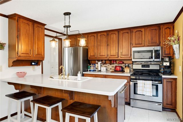 20 Tanglewood Drive, West Seneca, NY 14224