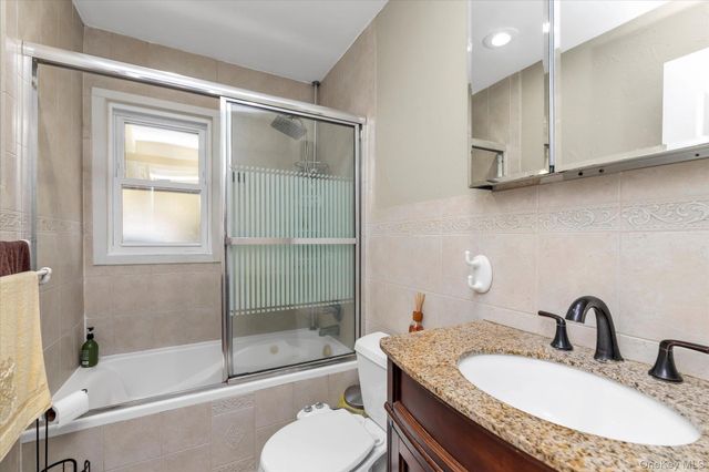 2463 Lindy Road, Westbury, NY 11590