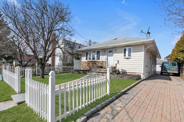 2463 Lindy Road, Westbury, NY 11590