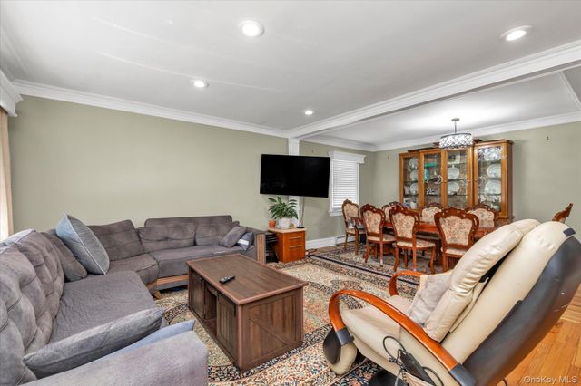 2463 Lindy Road, Westbury, NY 11590