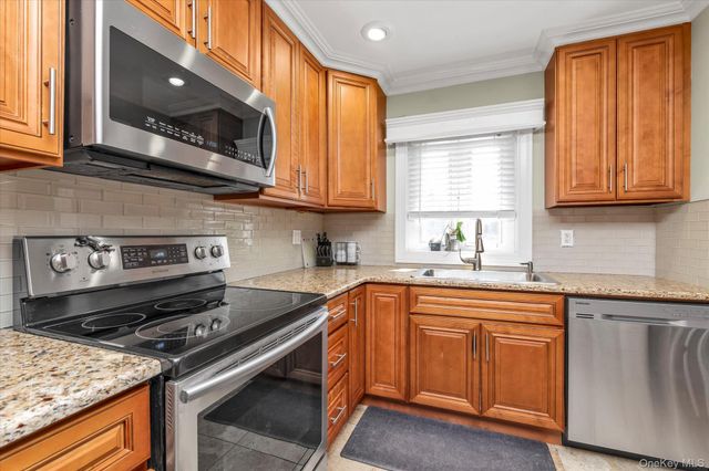 2463 Lindy Road, Westbury, NY 11590