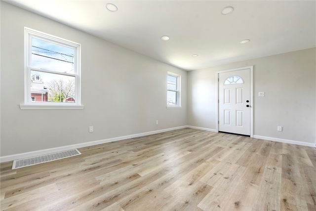 606 South Ave, Verona, PA 15147