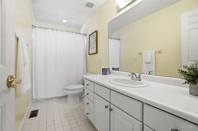 8588 Charleston Creek Drive, Mason, OH 45040