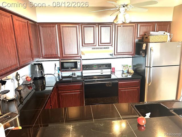4932 Lake Point Drive, Waterford, MI 48329