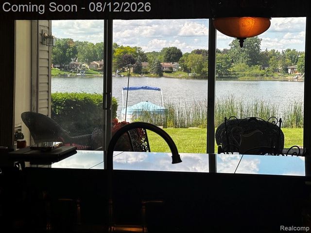 4932 Lake Point Drive, Waterford, MI 48329