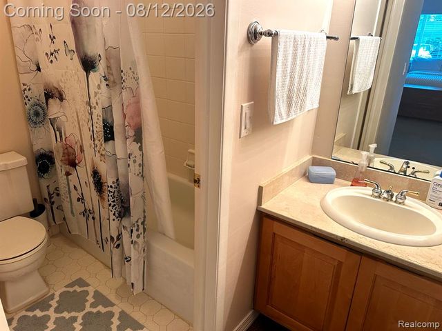 4932 Lake Point Drive, Waterford, MI 48329