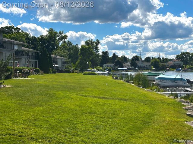 4932 Lake Point Drive, Waterford, MI 48329