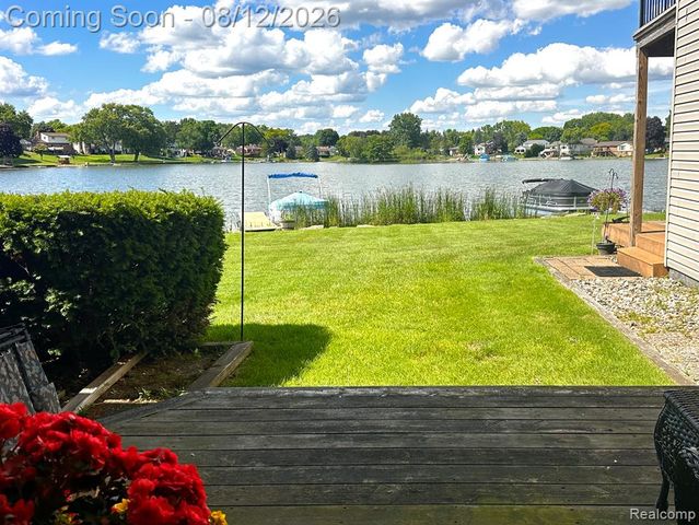 4932 Lake Point Drive, Waterford, MI 48329