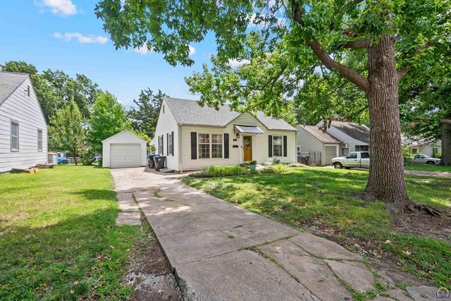 916 SW Anderson TER, Topeka, KS 66606