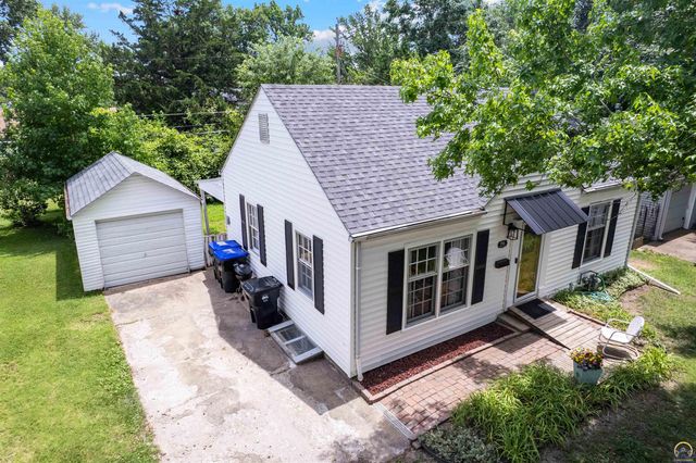916 SW Anderson TER, Topeka, KS 66606