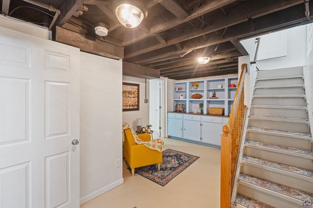 916 SW Anderson TER, Topeka, KS 66606