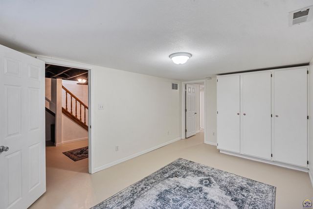 916 SW Anderson TER, Topeka, KS 66606