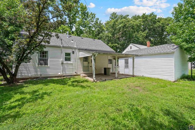 916 SW Anderson TER, Topeka, KS 66606