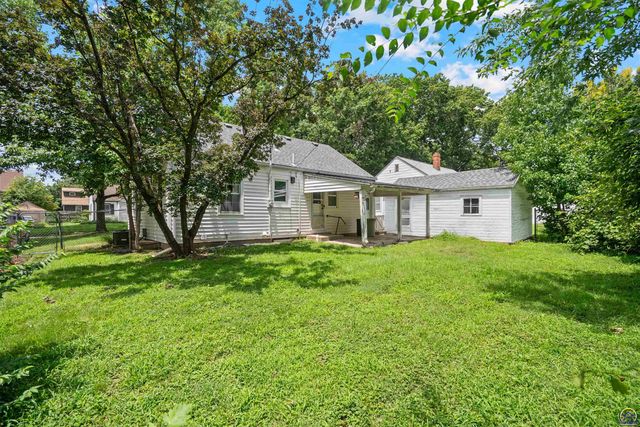 916 SW Anderson TER, Topeka, KS 66606
