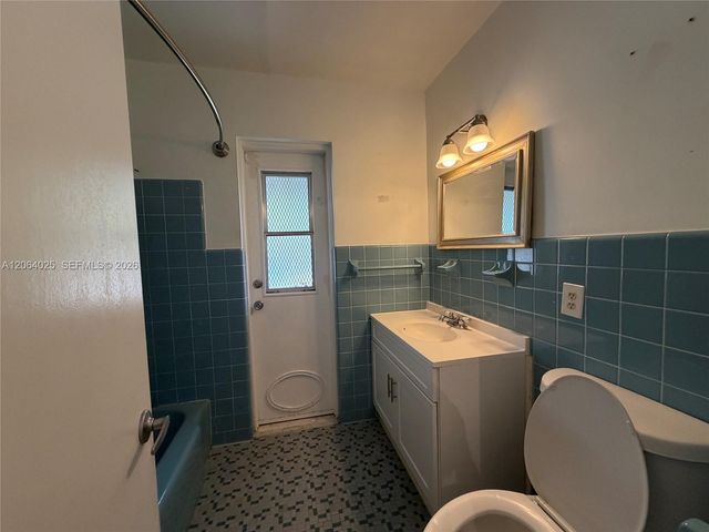 801 Albatross St, Miami Springs, FL 33166
