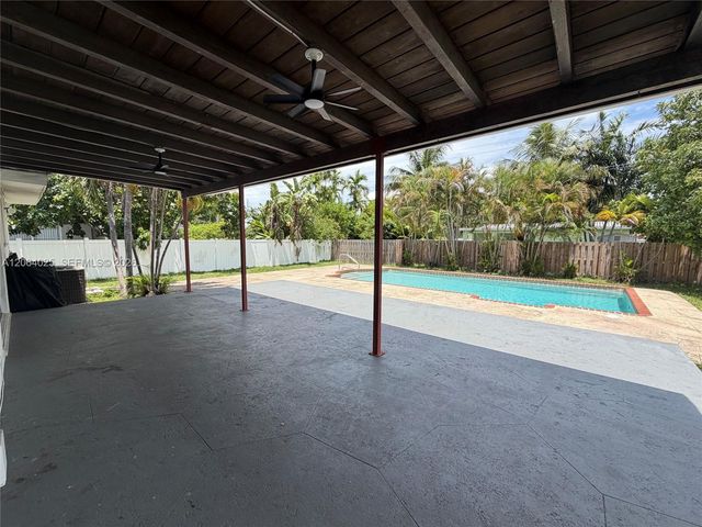 801 Albatross St, Miami Springs, FL 33166