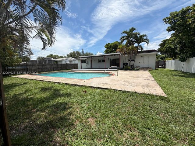 801 Albatross St, Miami Springs, FL 33166