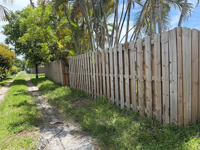 801 Albatross St, Miami Springs, FL 33166