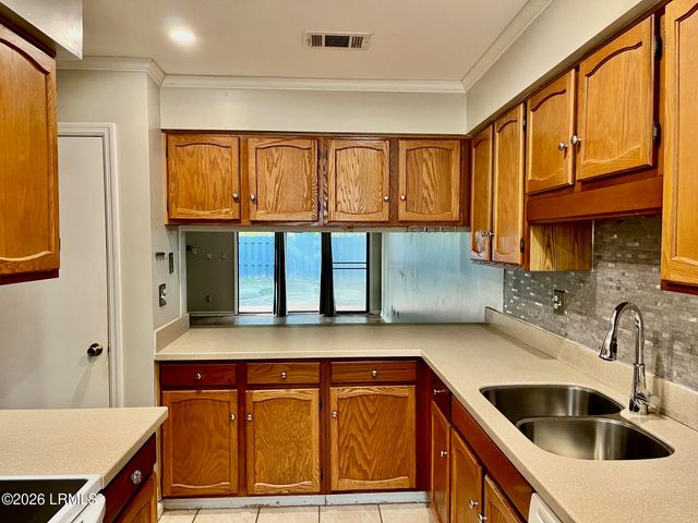 8 Battery Lane, Beaufort, SC 29902