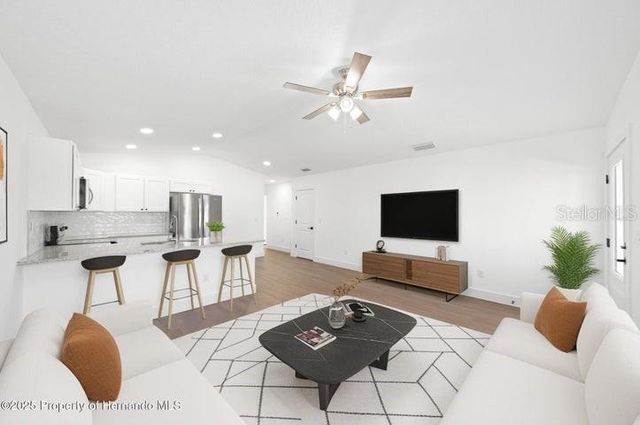 8960 LONG LAKE AVENUE, Weeki Wachee, FL 34613