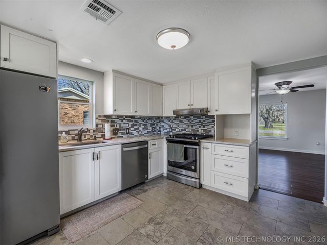 125 S Pecan Street, Oologah, OK 74053