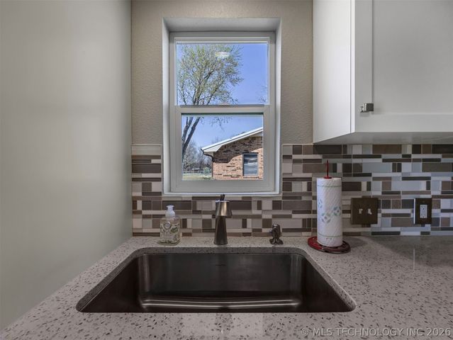 125 S Pecan Street, Oologah, OK 74053