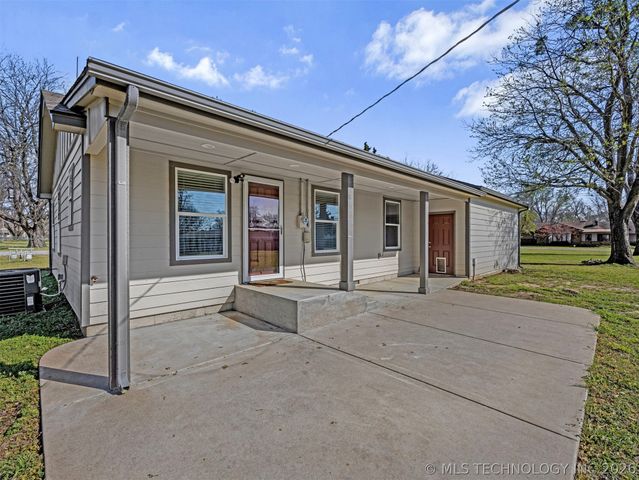125 S Pecan Street, Oologah, OK 74053