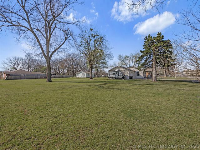 125 S Pecan Street, Oologah, OK 74053