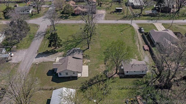 125 S Pecan Street, Oologah, OK 74053