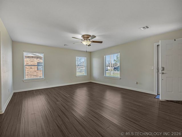 125 S Pecan Street, Oologah, OK 74053