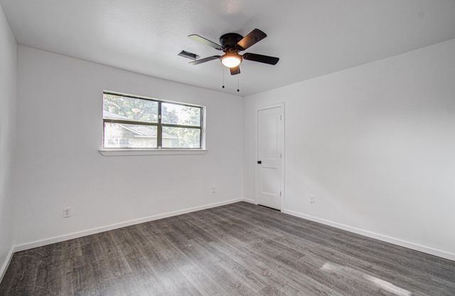 816 Glen Hollow Drive, Conroe, TX 77385