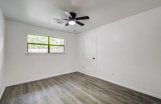 816 Glen Hollow Drive, Conroe, TX 77385