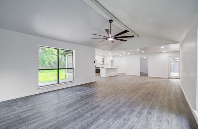 816 Glen Hollow Drive, Conroe, TX 77385