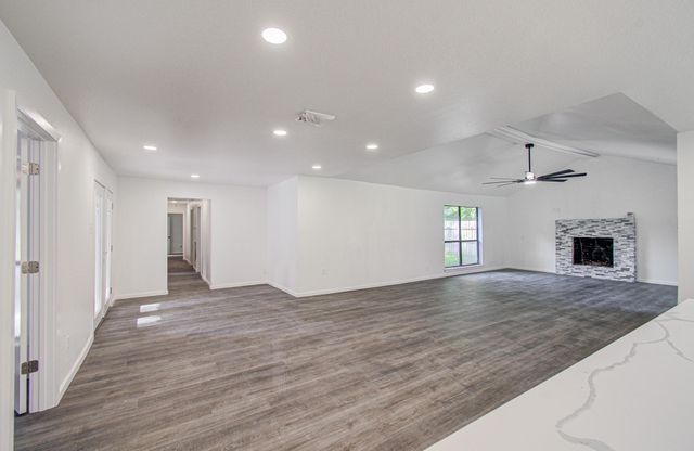 816 Glen Hollow Drive, Conroe, TX 77385