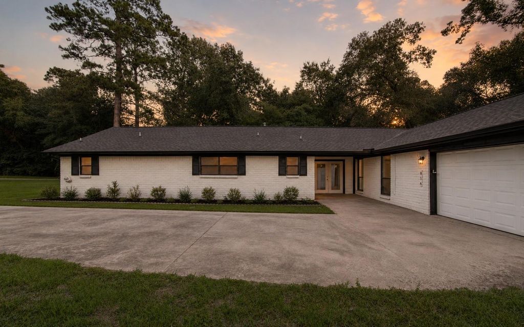 816 Glen Hollow Drive, Conroe, TX 77385