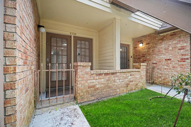 2425 Holly Hall Street 139, Houston, TX 77054
