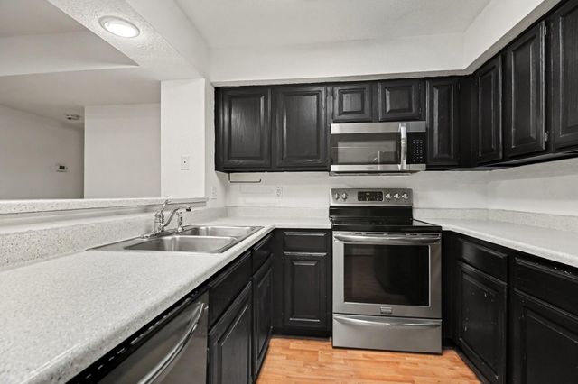 2425 Holly Hall Street 139, Houston, TX 77054