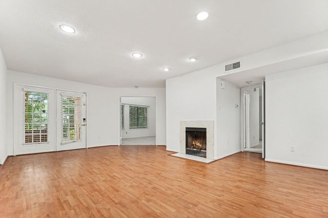 2425 Holly Hall Street 139, Houston, TX 77054