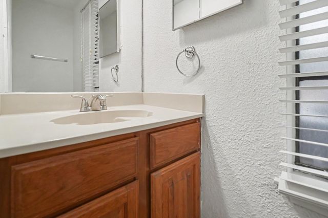 2425 Holly Hall Street 139, Houston, TX 77054