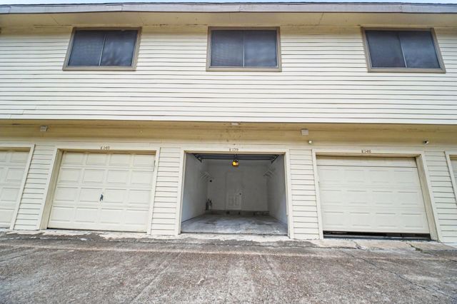 2425 Holly Hall Street 139, Houston, TX 77054