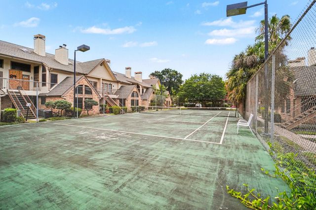 2425 Holly Hall Street 139, Houston, TX 77054