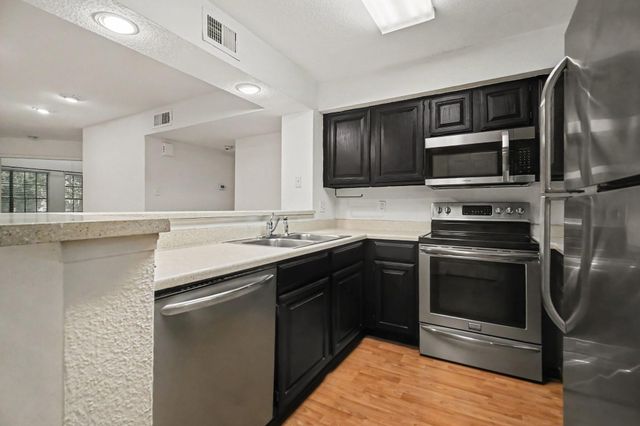 2425 Holly Hall Street 139, Houston, TX 77054