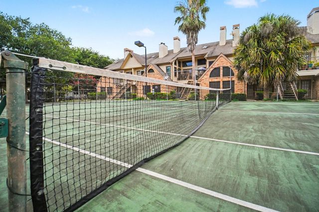 2425 Holly Hall Street 139, Houston, TX 77054