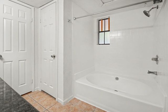 2425 Holly Hall Street 139, Houston, TX 77054