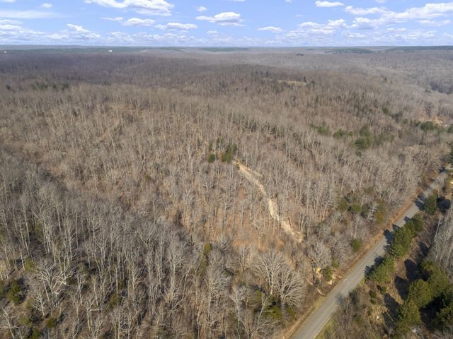 3900 Roan Creek Rd, Linden, TN 37096