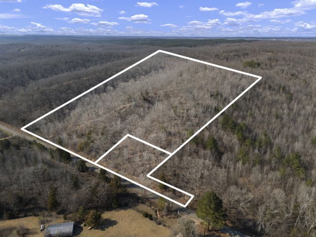 3900 Roan Creek Rd, Linden, TN 37096