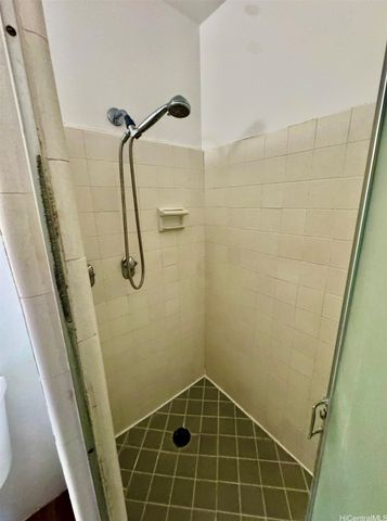 425 Ena Road 302B, Honolulu, HI 96815