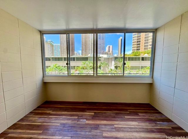 425 Ena Road 302B, Honolulu, HI 96815